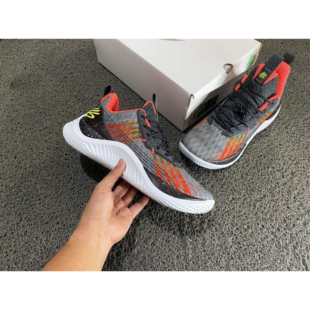 SEPATU CURRY 10 IRON GREY