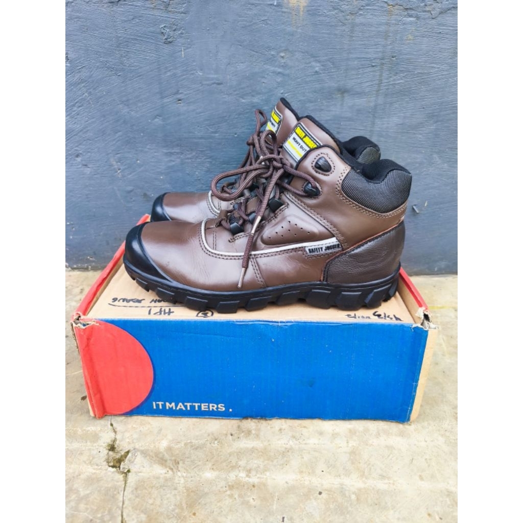 Sepatu Safety Jogger MARS Second Size 44