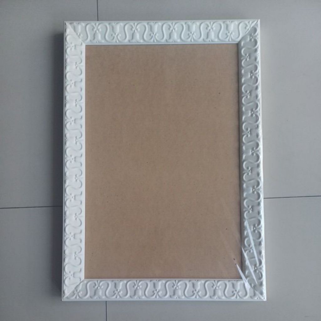 Pigura Frame Kayu putih ukiran 40cm x 60cm (16R)