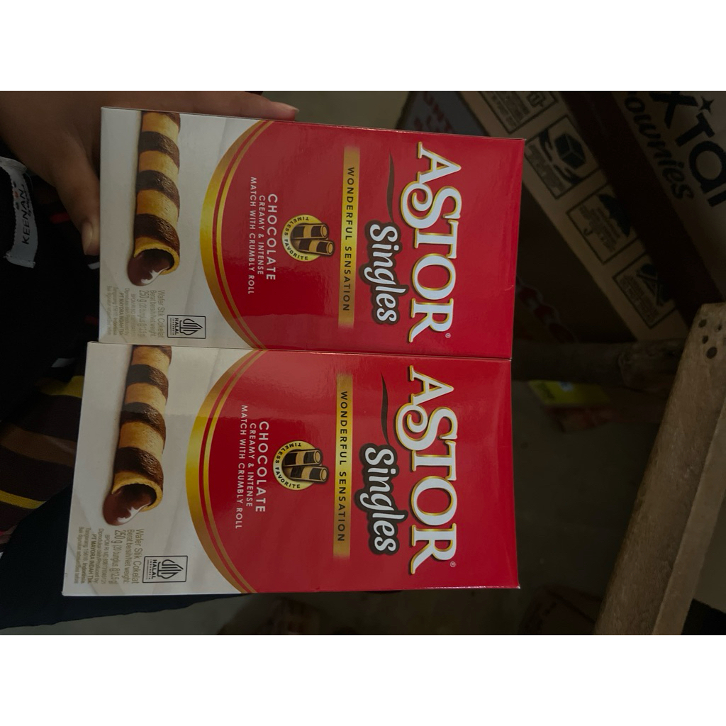 

ASTOR singlet wafer stik coklat CHOCOLATE CREMY&INTENSE MATCH WITH CRUMBLY ROLL