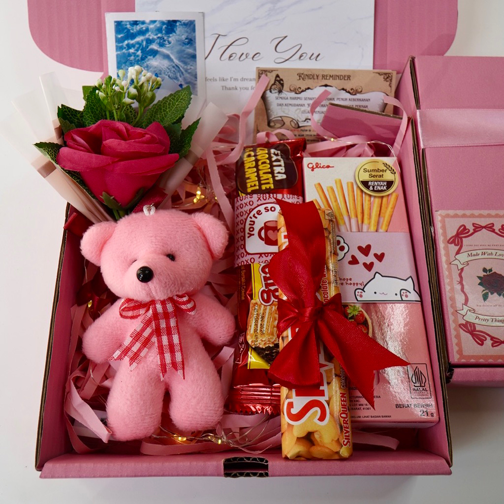 

Hampers Snack Box Cokelat Kado Ulang Tahun Wisuda Hadiah Pacar Gift Box Buket Murah Jajan Skripsi Sempro Valentine Hari Guru Hari Ibu Anniversary Cewek Cowok Set Kado Murah Unik Bermanfaat Spesial Senyum