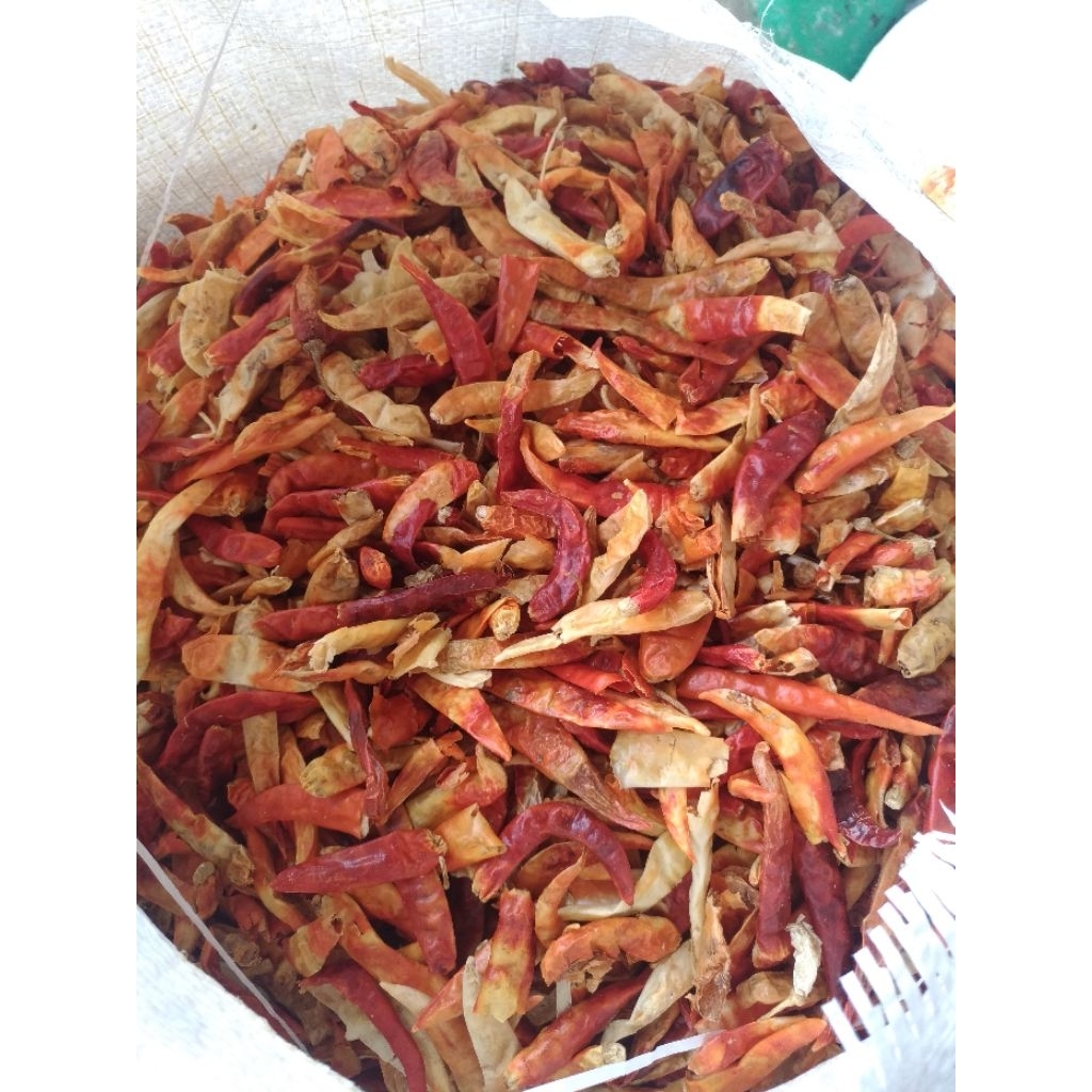 

Cabai Kering 1kg | Cabai Kering Ampenan | Cabai Kering Domba | Cabai Kering Orange