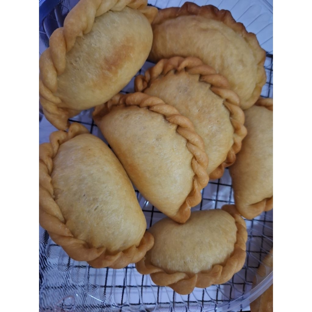 

Panada Isi Ikan Cakalang Khas Manado, TANPA BAHAN PENGAWET DAN 100%HALAL