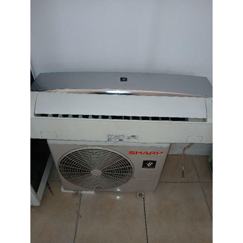 ac seccond Sharp 0,5pk & Aux 1pk kondisi normal dan orisinil