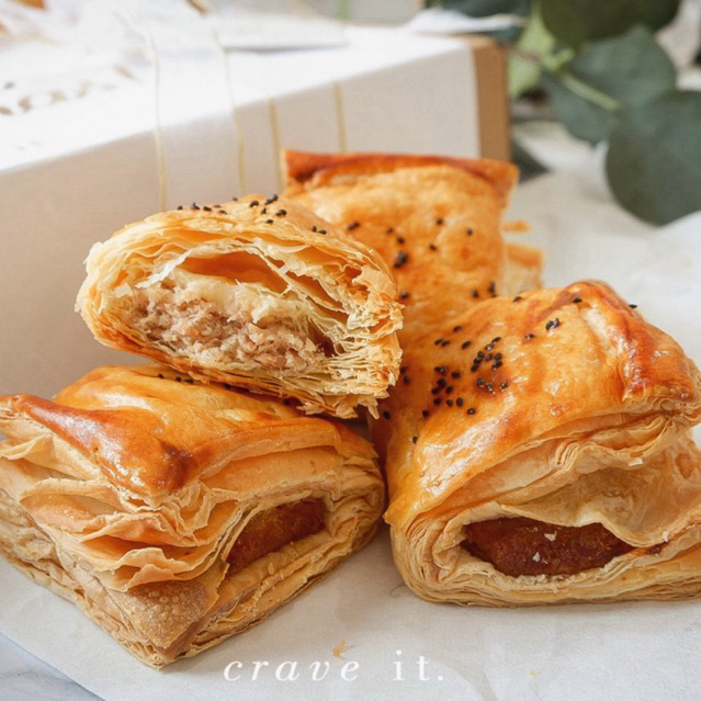 

PETITE SIZE (Saucijs Brood)