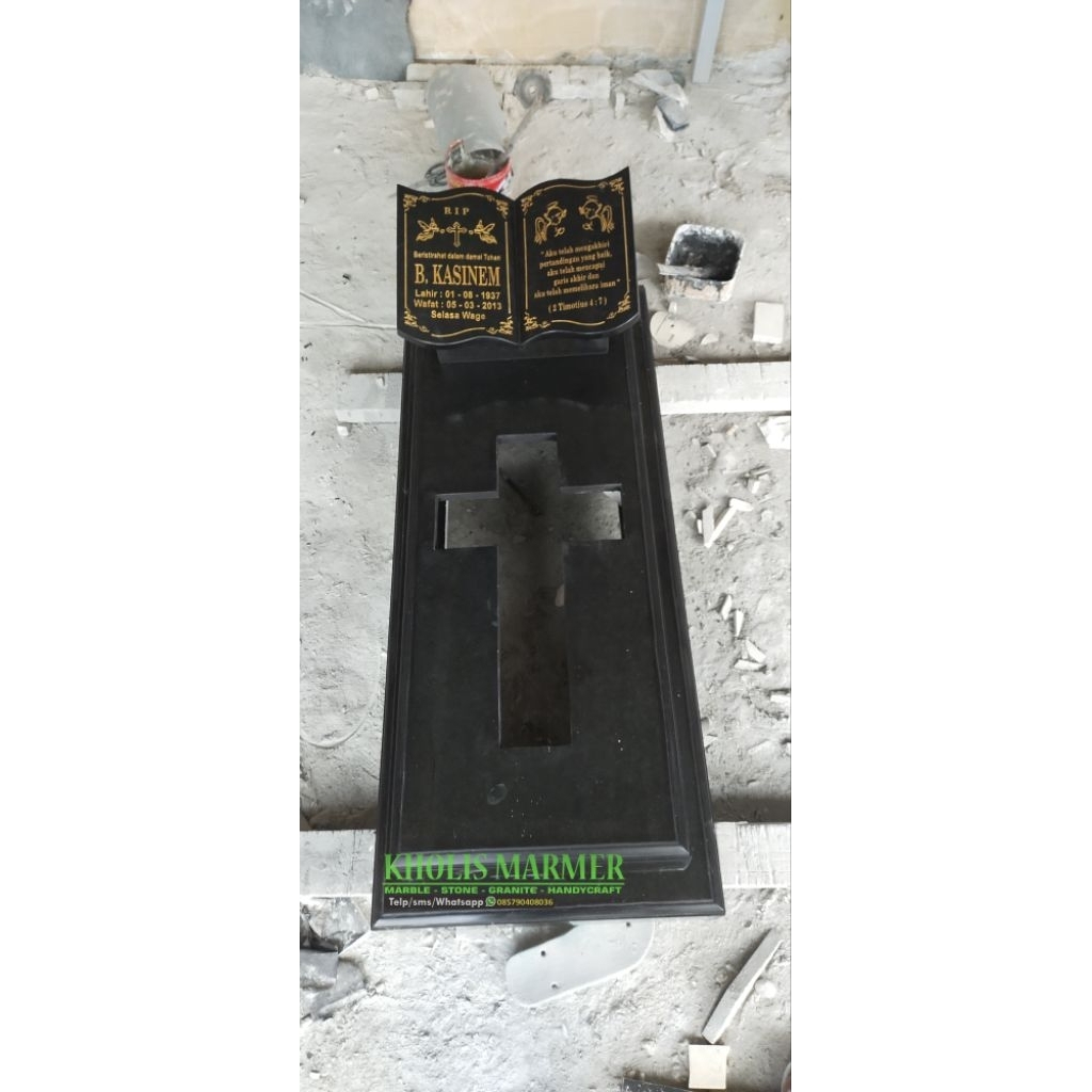 Makam Kijing Pusara Batu Granit Hitam Model Kristen