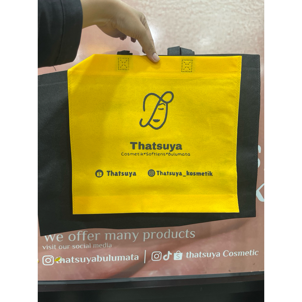 

PAPERBAG TAS KAIN THATSUYA UKURAN SEDANG DAN BESAR