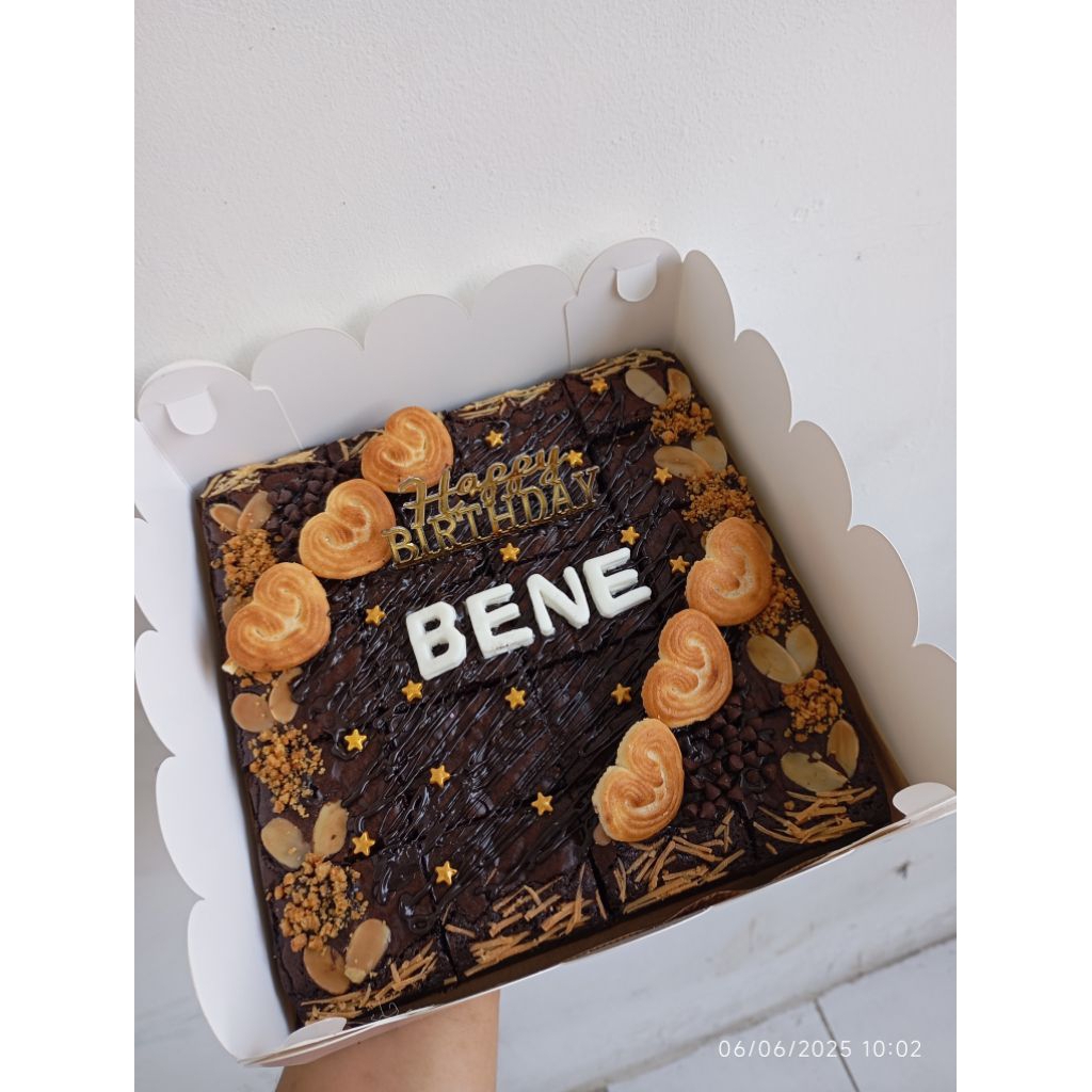 

BIRTHDAY BROWNIES LARGE CUSTOM BROWNIES