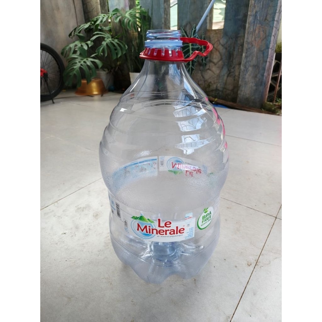 

Galon Le Minerale kosong