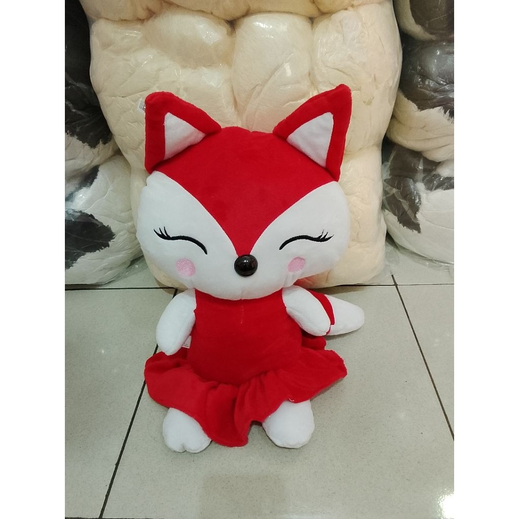 boneka rubah baju merah