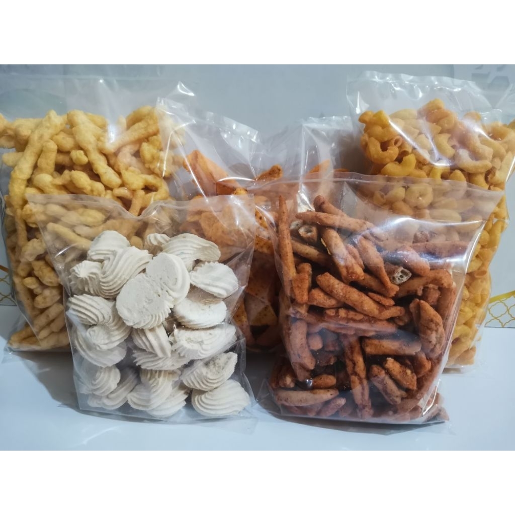 

Snack cemilan serba 10 ribu murah enak renyah.