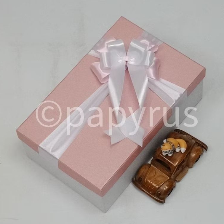 

PAPYRUS Kombinasi 17,5x27,5 Tinggi 10cm Kotak Kado Gift Box Hadiah V1