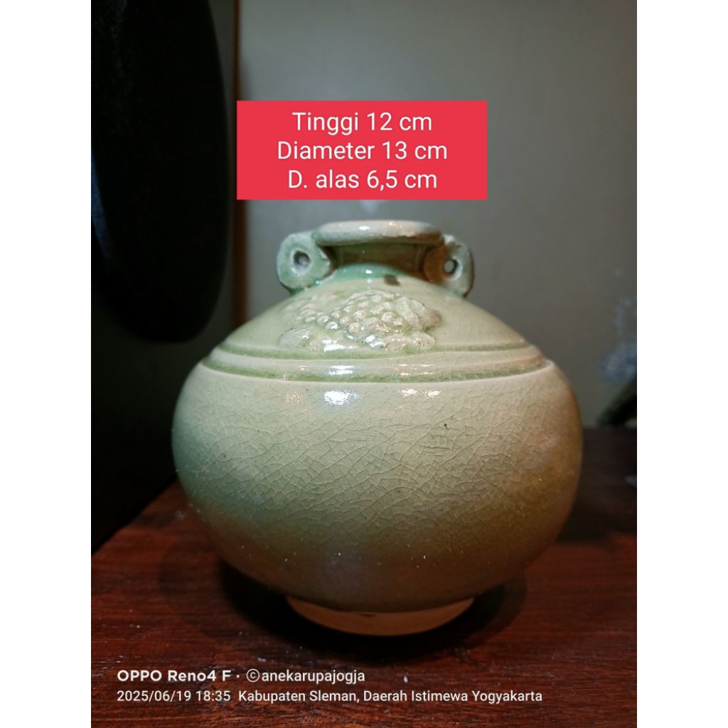 vas guci keramik lukis ikan timbul hijau untuk hiasan lemari