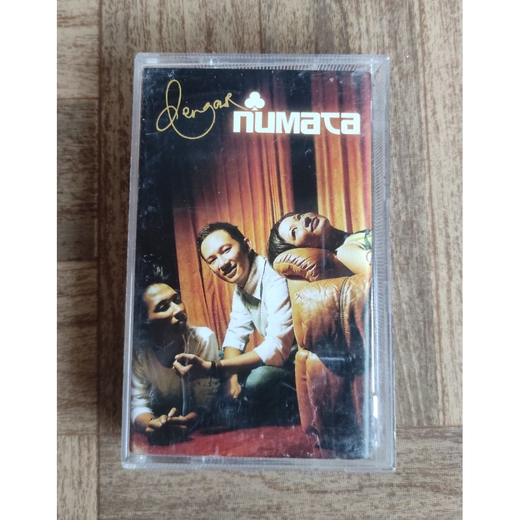 kaset pita "dengar" NUMATA