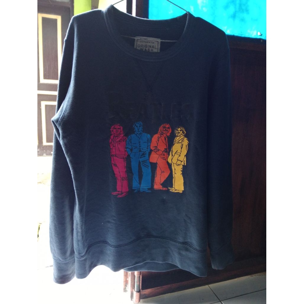 Crewneck UNIQLO The Beatles second preloved