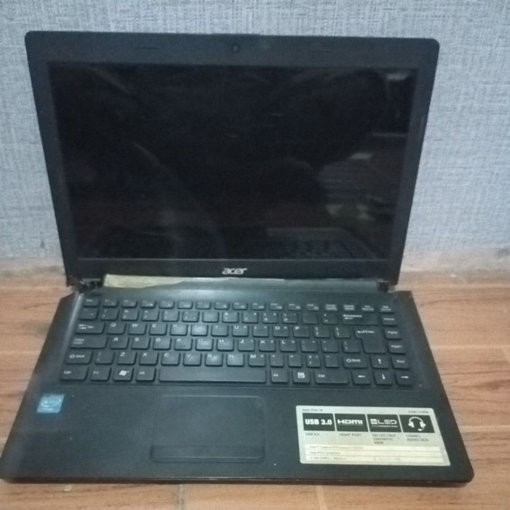 Laptop Acer one 14 mesin mati/gambling Lcd mulus casing pecah Ram 2gb