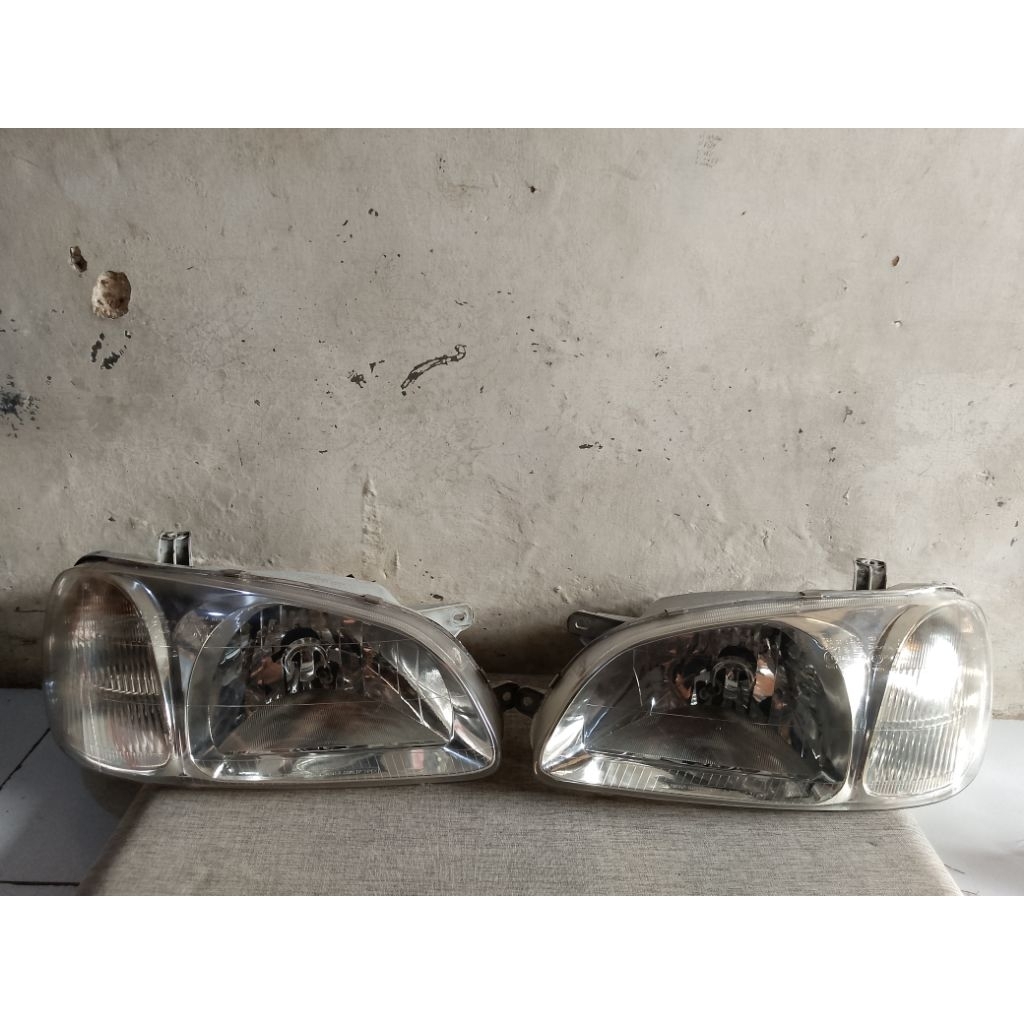 Headlamp depan KIA Carnival 2000 original