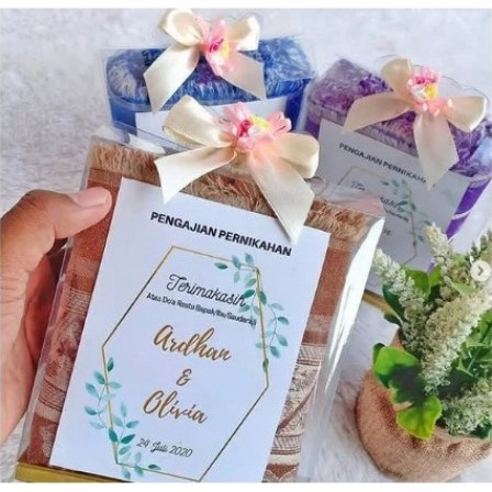 

(MIKA SAJA) Kotak Mika Souvenir Ukuran 13x5x13 cm