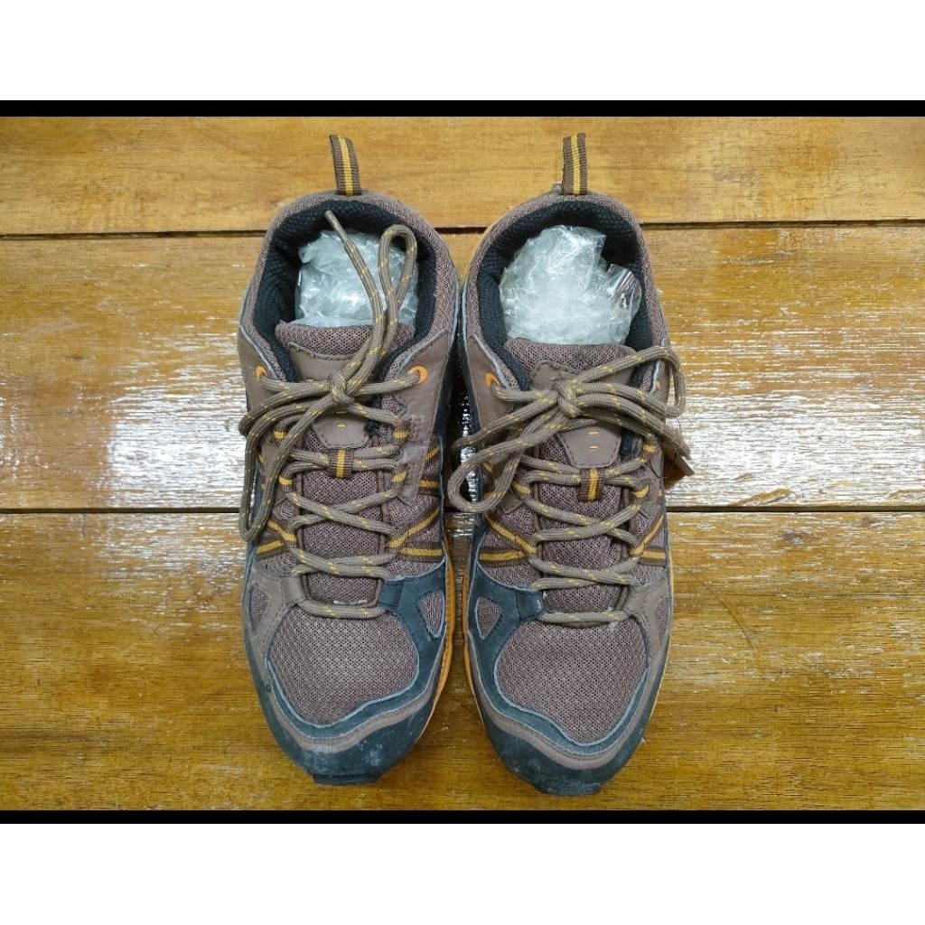 SEPATU SECOND GUNUNG LOW TREKSTA