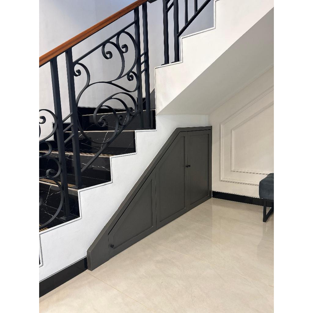 LEMARI BAWAH TANGGA MINIMALIS