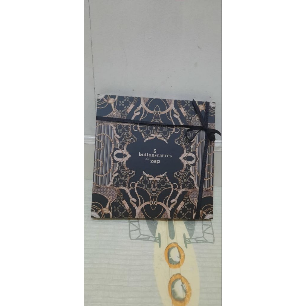 Buttonscarves x ZAP (Hitam)