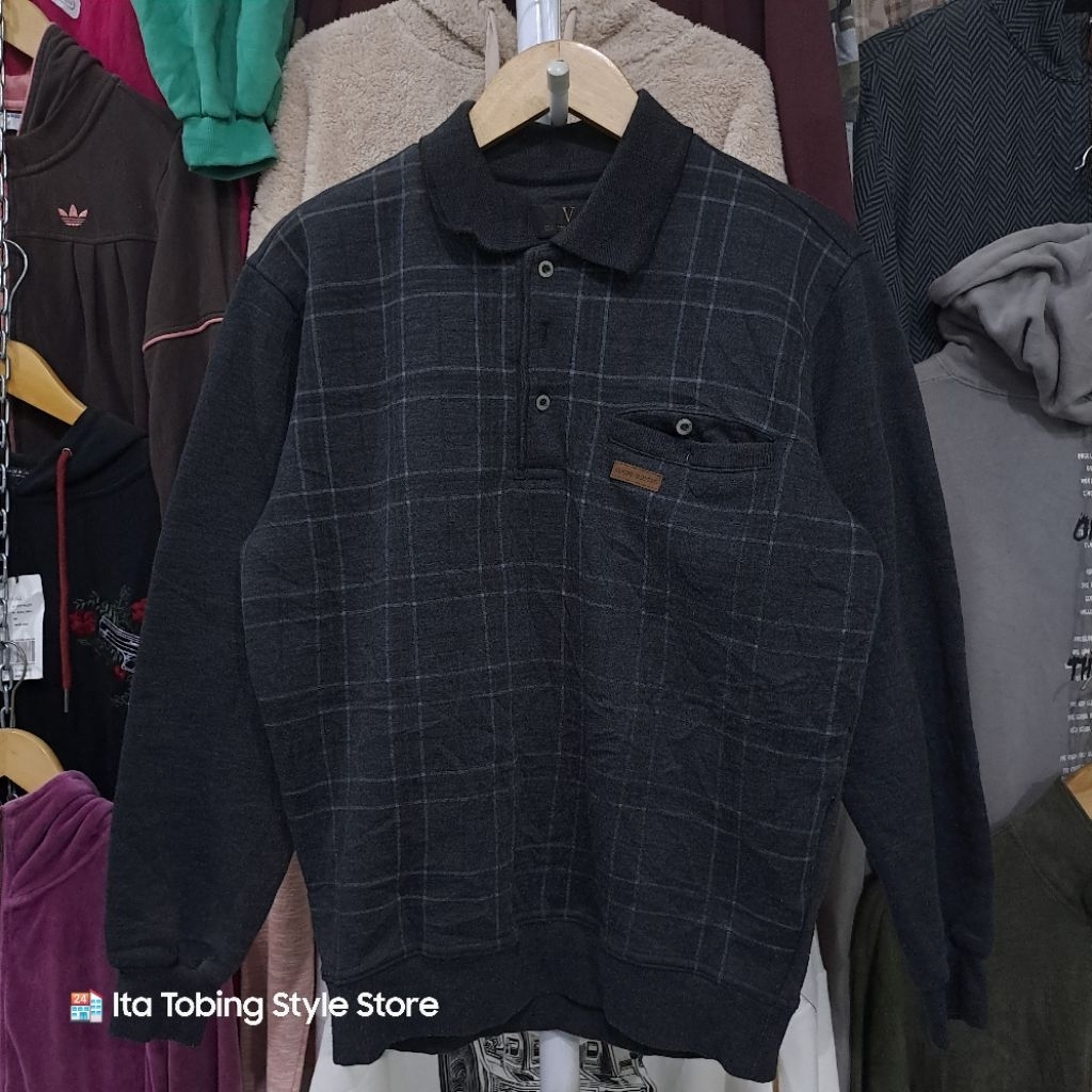 Crewneck Kerah Claudio Valentino