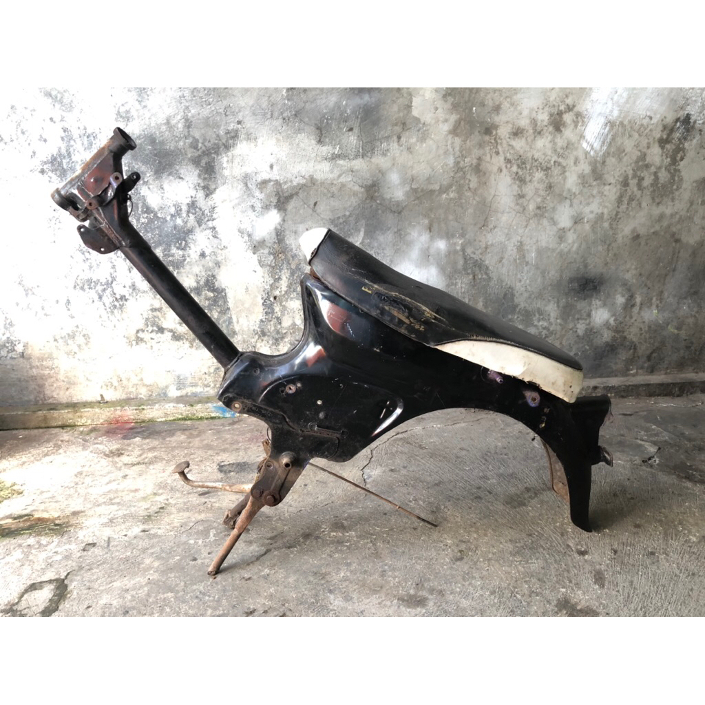 rangka sasis bodi Honda C70 original set tangki