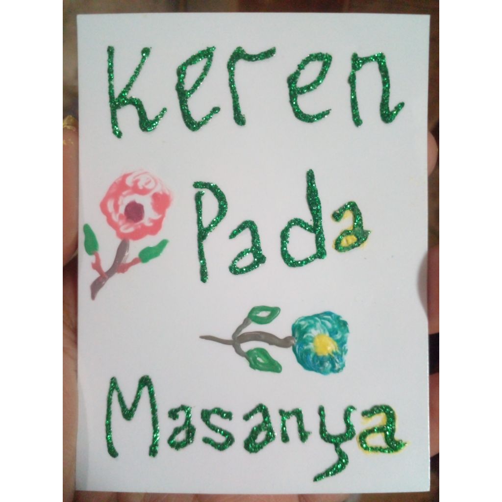 

Keren Pada Masanya (ditulis menggunakan gliter bubuk sehingga nampak berkilau/ bercahaya/ kelap- kelip)