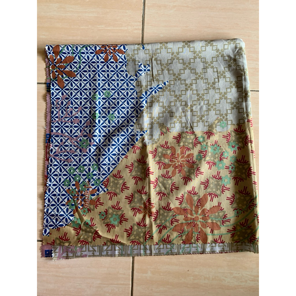 Azara Hijab Voal Segi Empat Motif