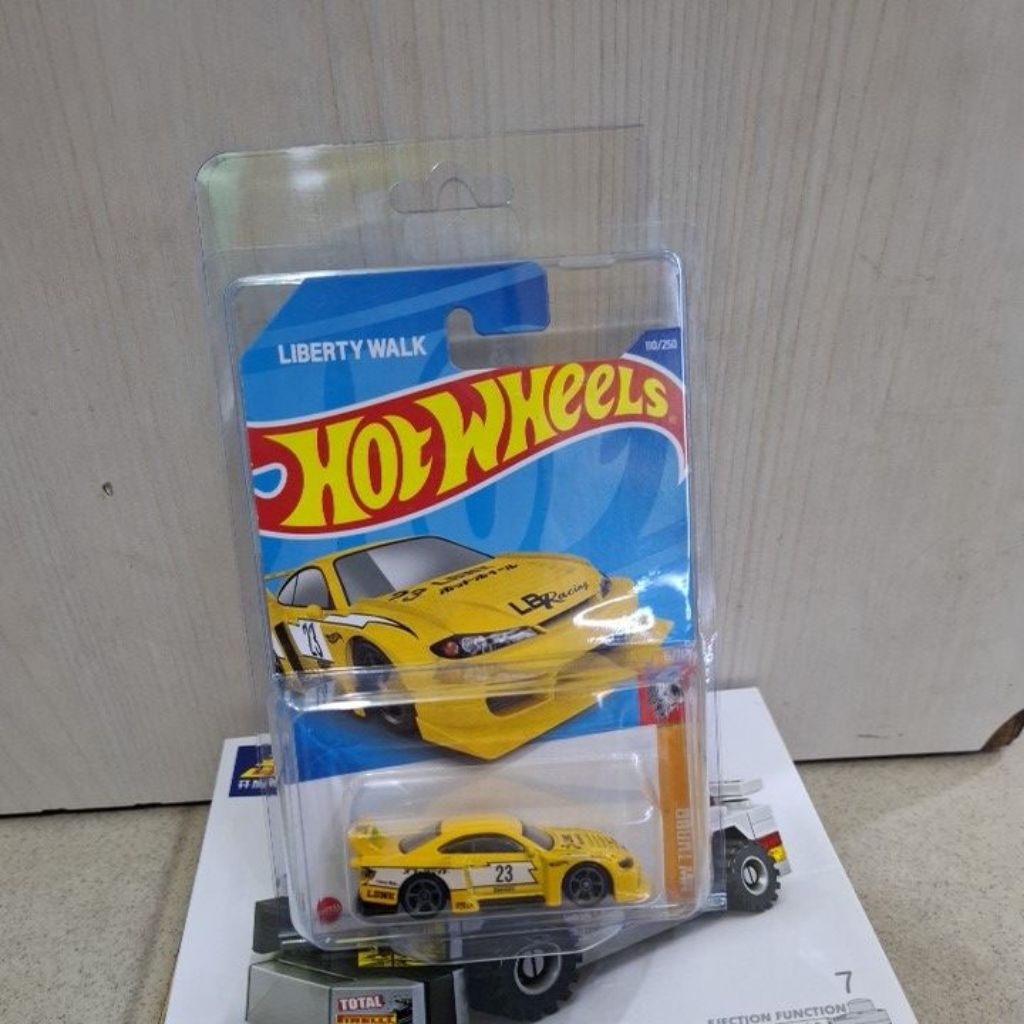 LB SUPER SILHOUETTE NISSAN SILVIA (S15)