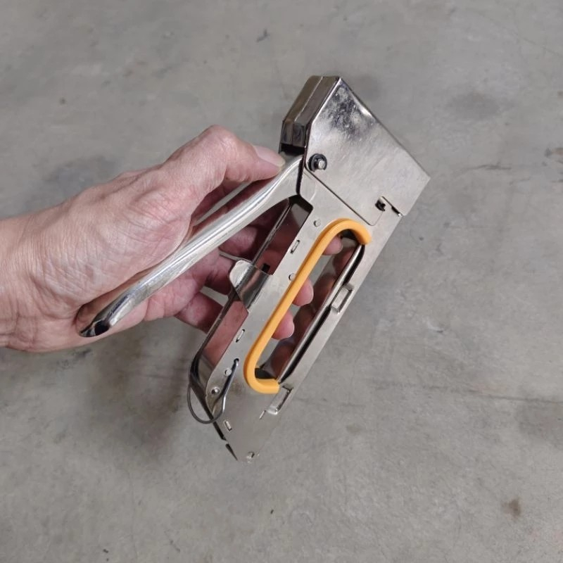 

Staples Tembak untuk isi Staples S-1308 Hand Tacker