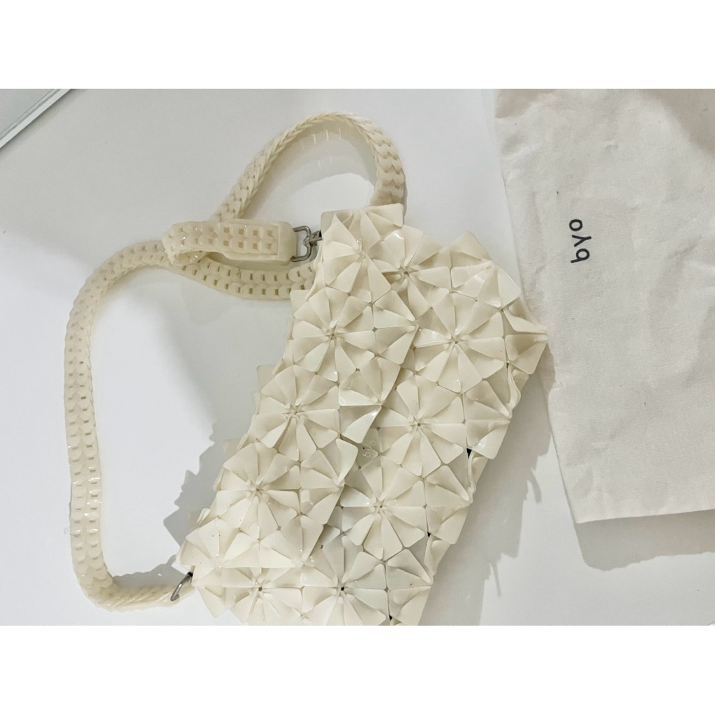 Byo Sling bag (Preloved) Like New