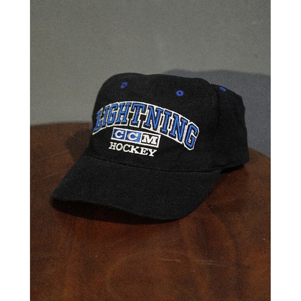 Topi Ceper "TAMPA BAY LIGHTNING" Hockey Hitam Biru | NHL x CCM