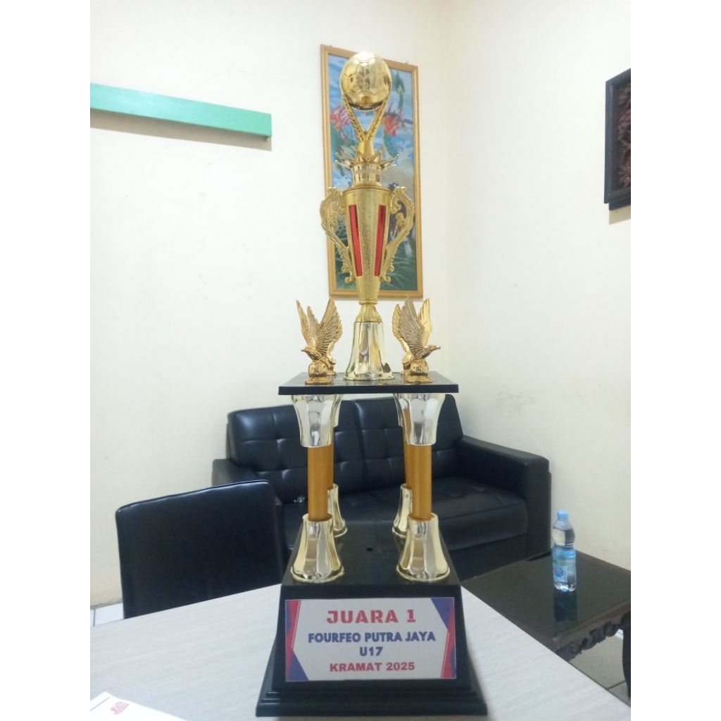 Trophy/Piala 4 kaki murah