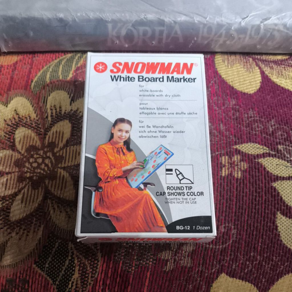 

SNOWMAN WHITE BOARD MARKER BG-12 WARNA HITAM (1 PAK)