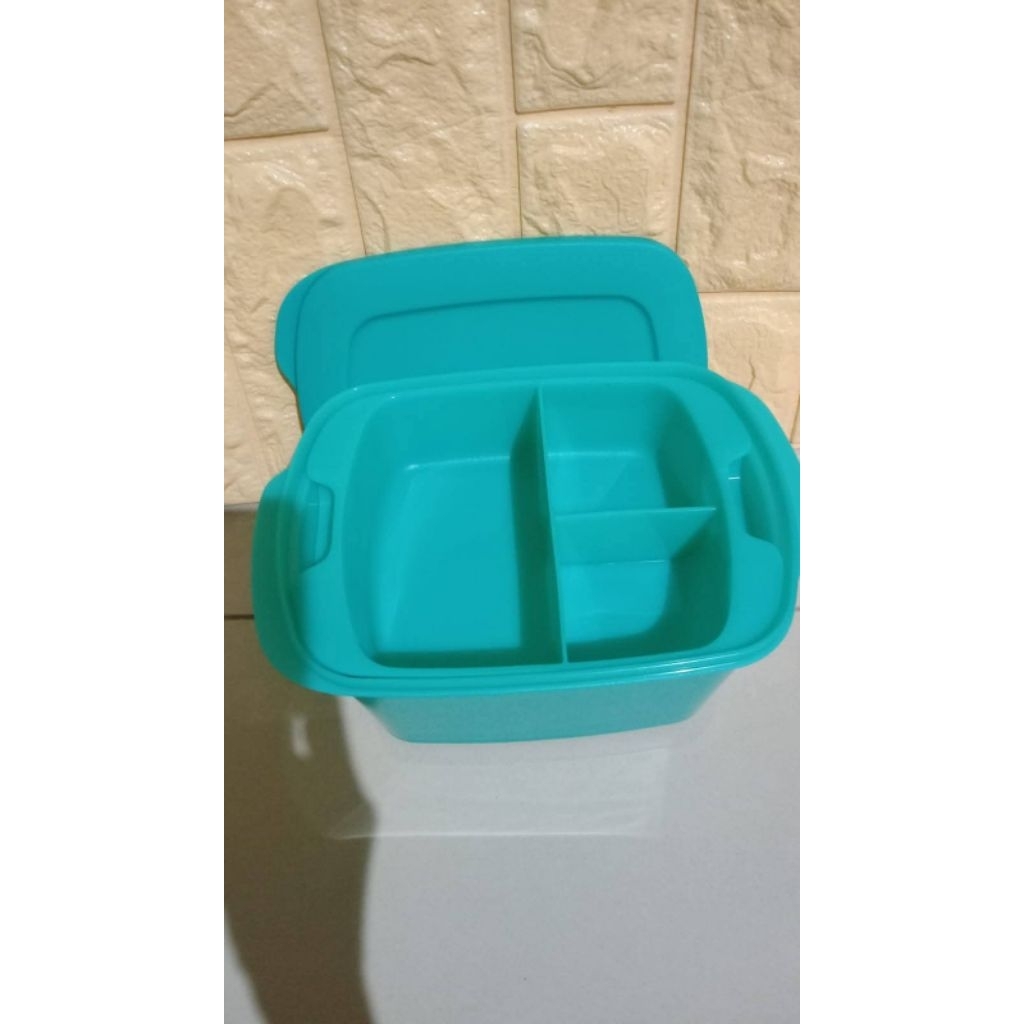 Bekal makan Tupperware