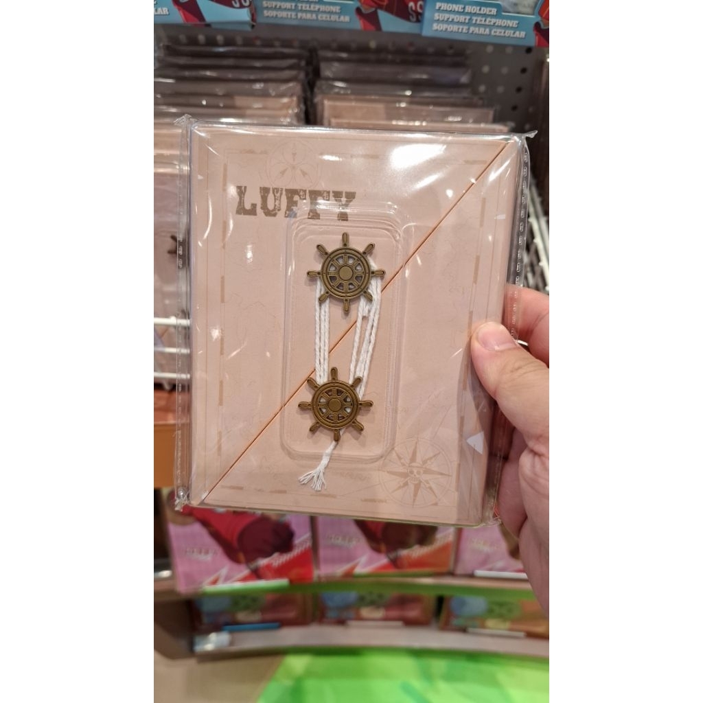 

Hardcover buku one piece + magnet