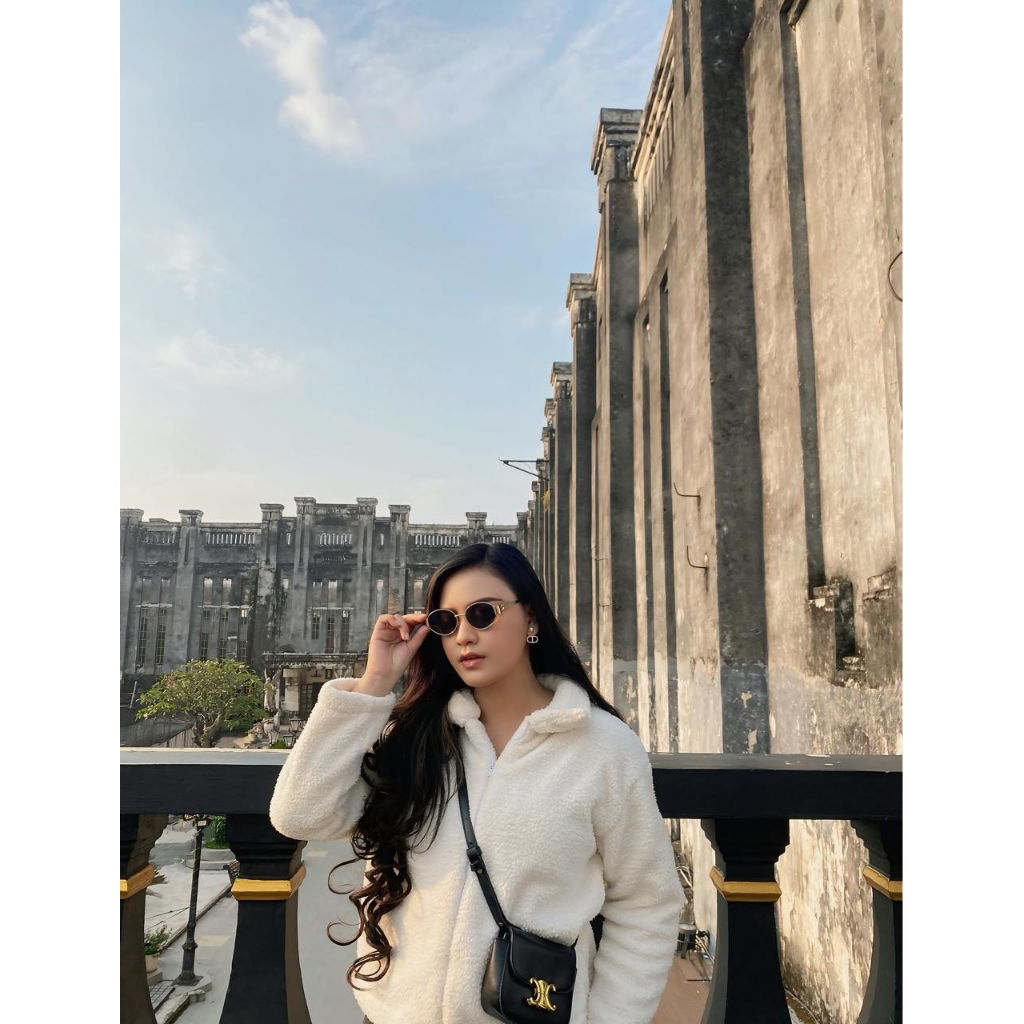 PRELOVED JAKET / SWEATER ATAS PUTIH