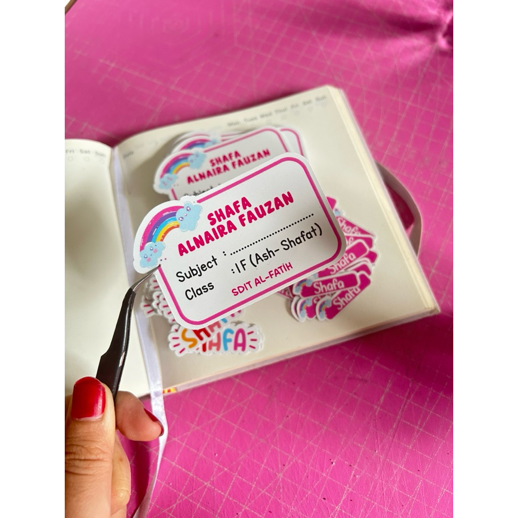 

STICKER NAMA ANAK CUSTOM A3(mapel/buku/pensil)