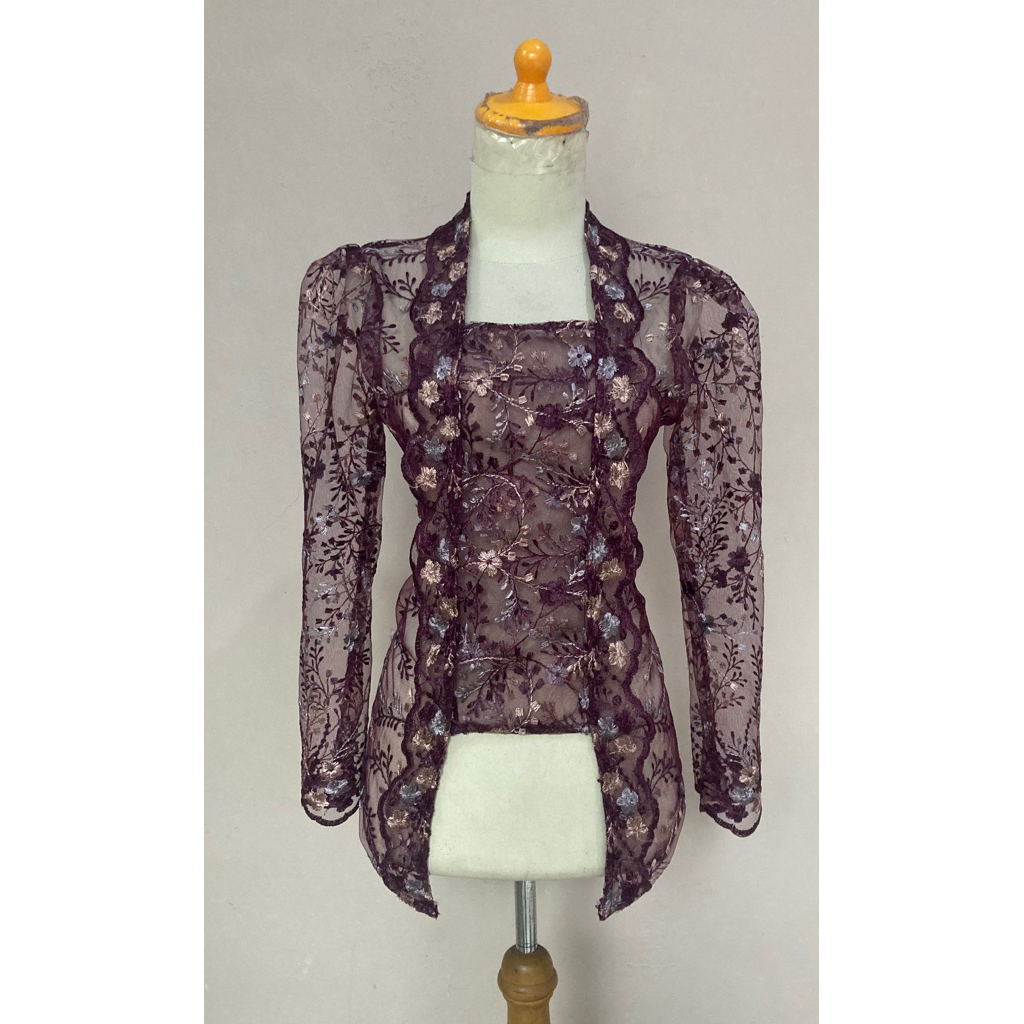 Kebaya Kutu Baru Motif Bunga