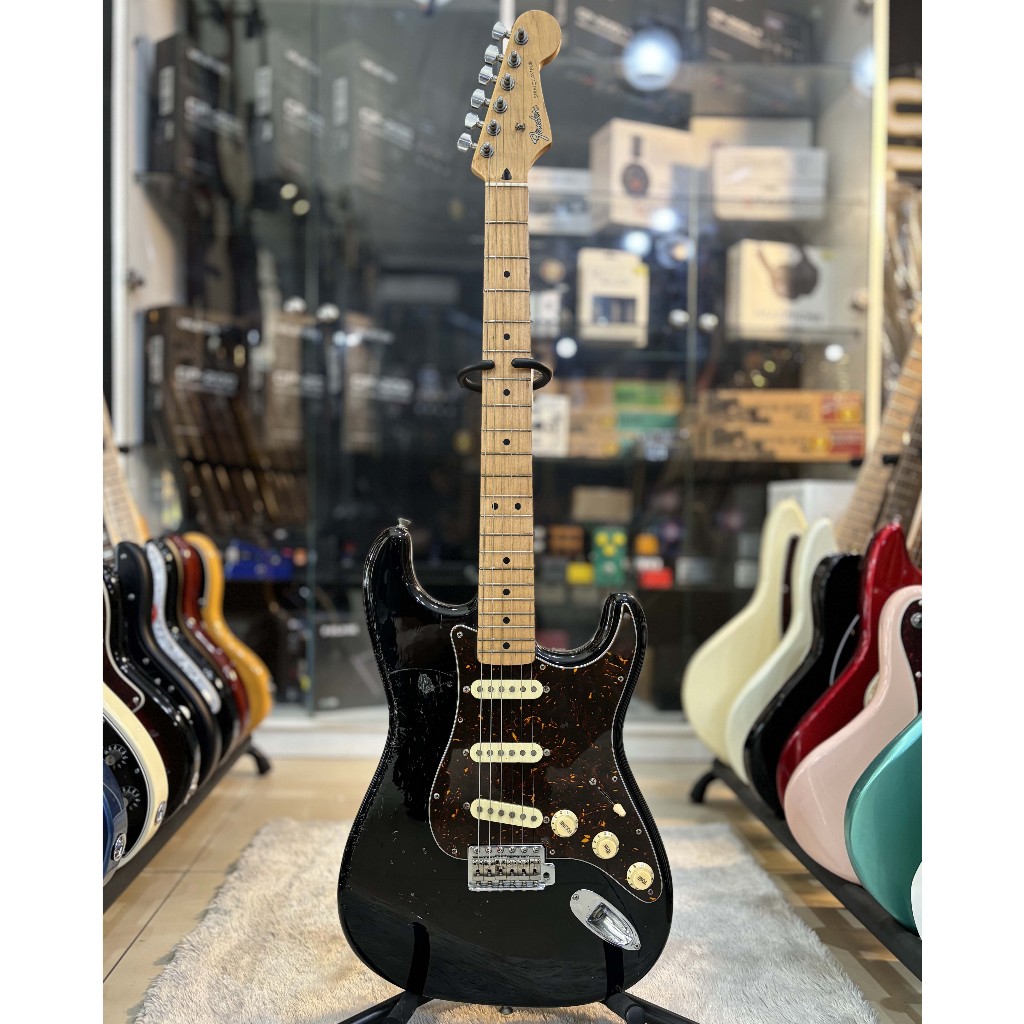 Fender Stratocaster standard Color Black Made In Japan Second/Bekas