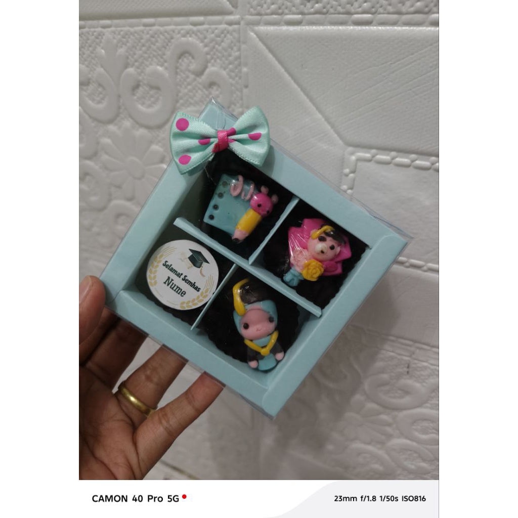 

coklat sekat 4/ coklat wisuda/hadiah wisuda/hadiah sempro/ hadiah skripsi/coklat karakter wisuda/gift wisuda