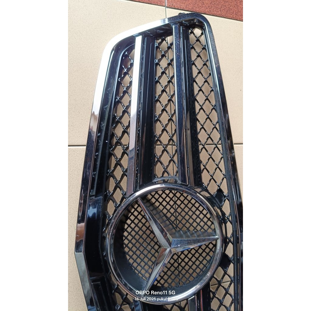 gril depan AMG Mercedes W 212