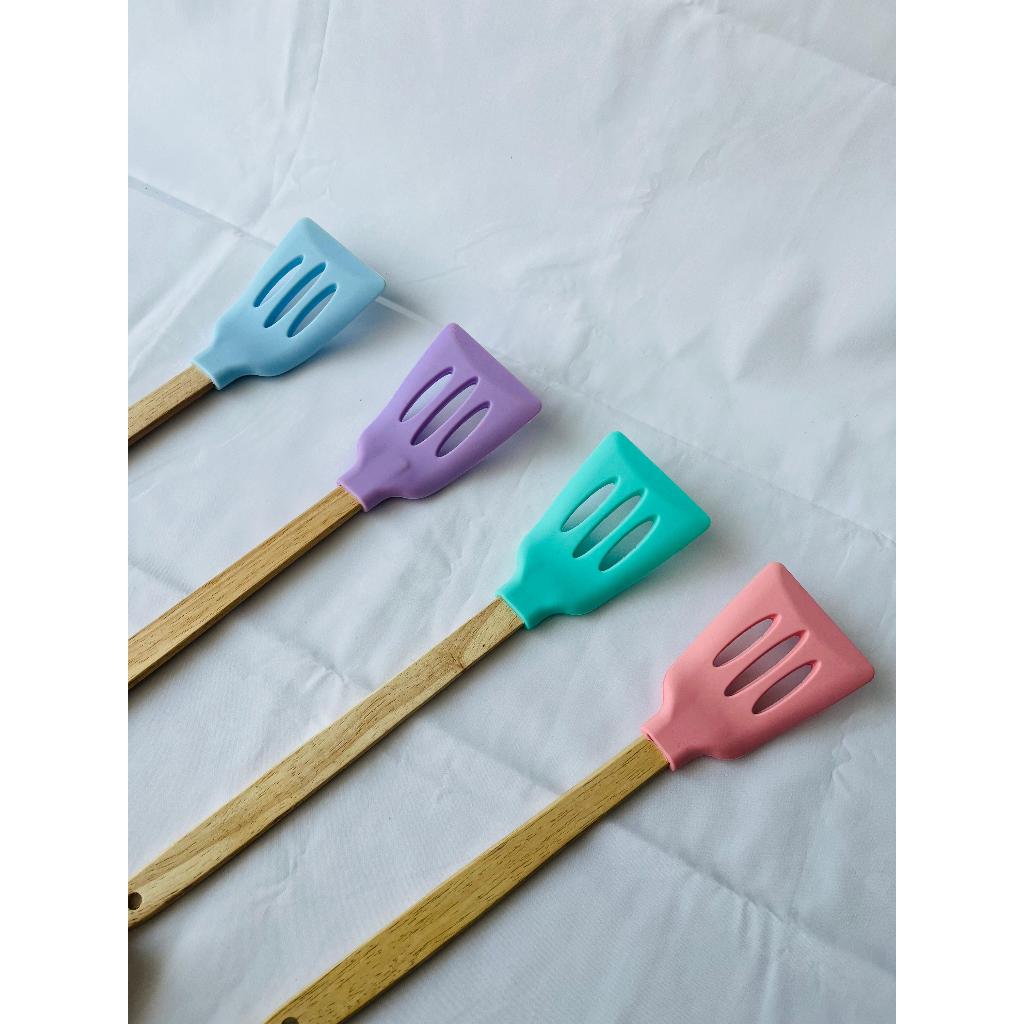 Spatula Silikon Tahan Panas Gagang Kayu Anti Lengket & Tahan Panas