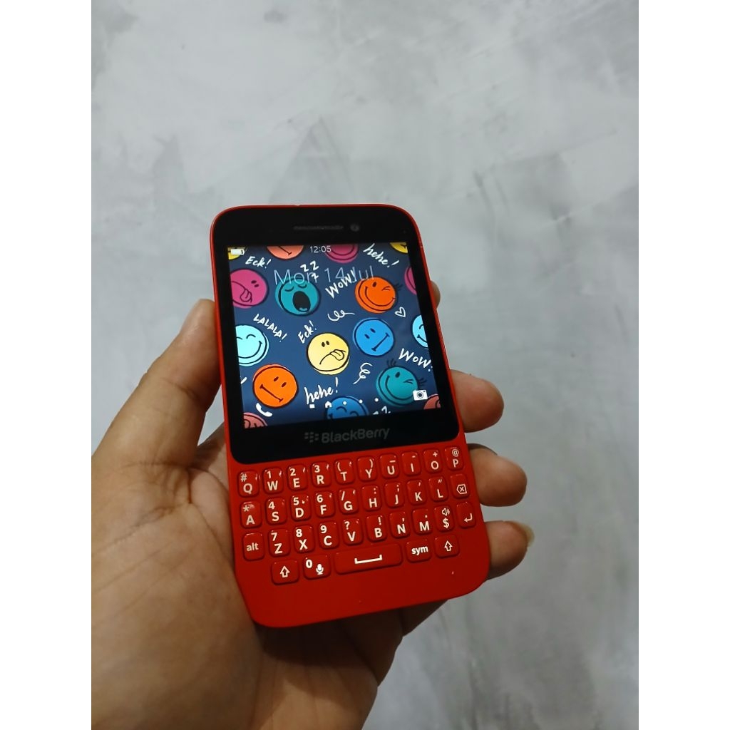 Blackberry Q5 Red