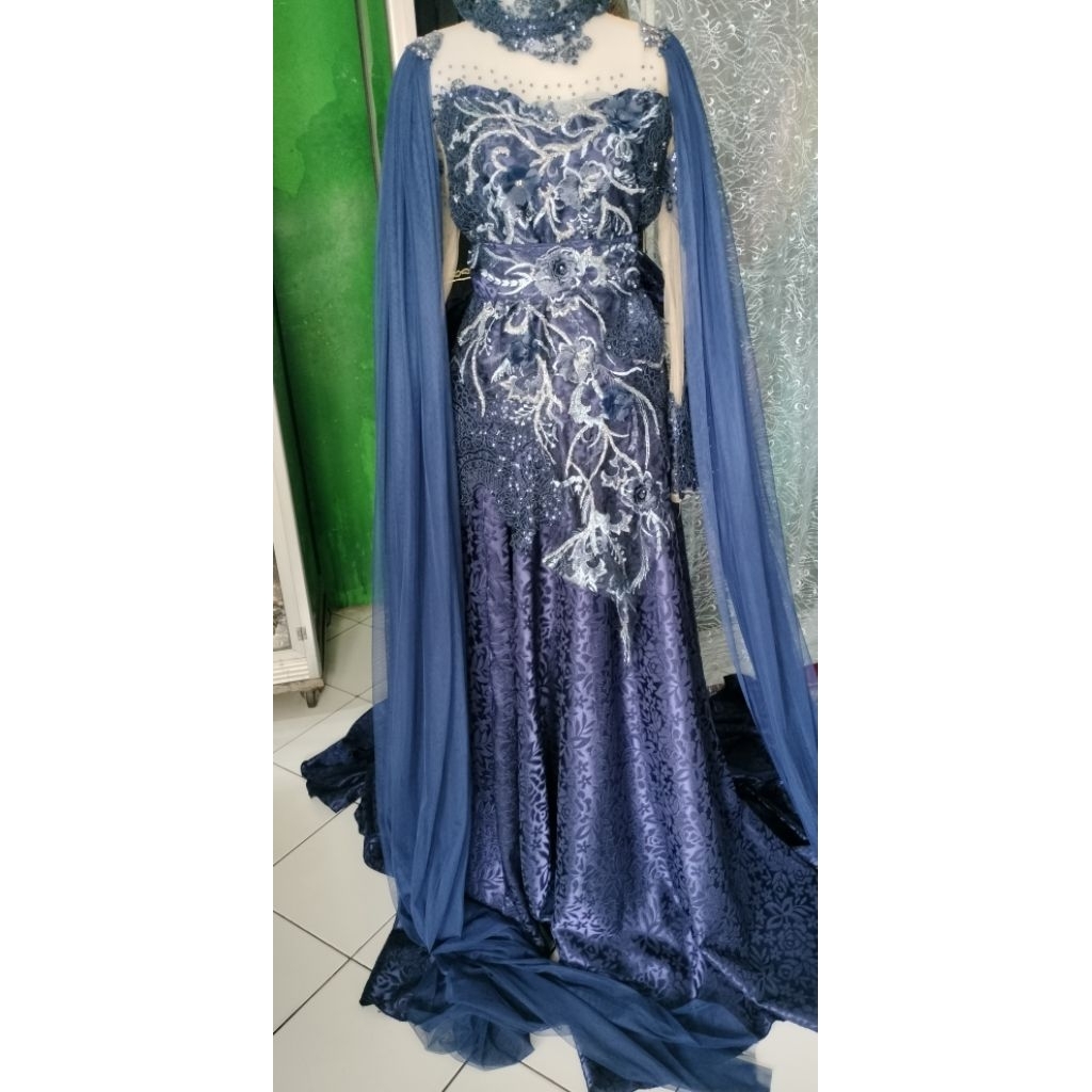 PRELOVED GAUN NAVY SAYAP PENGANTIN