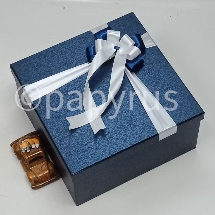 

PAPYRUS 30x30 Tinggi 15cm Kotak Kado Gift Box V1