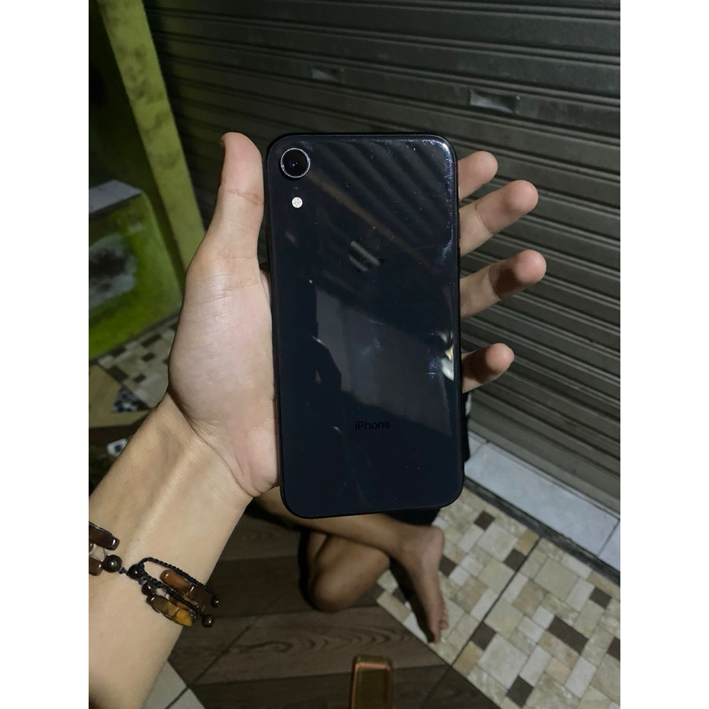 IPHONE XR HITAM 64GB