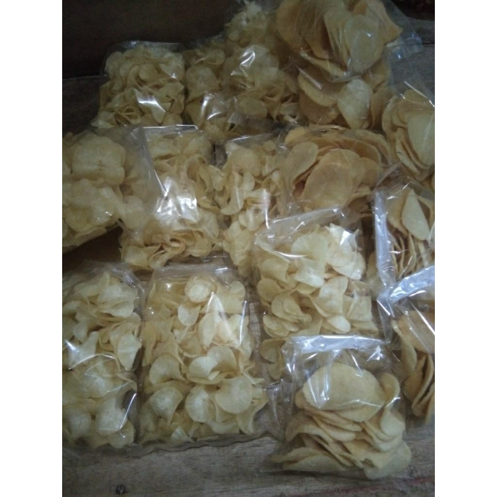

kripik .simping. comet. dan stik 100gr cocok untuk santai sambil ngemil..