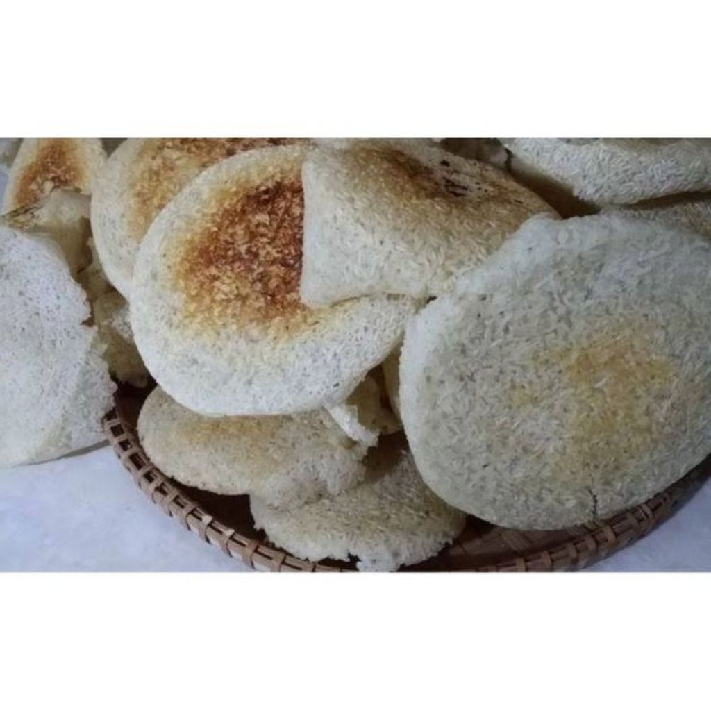 

Kerak nasi intip makanan tradisional siap goreng